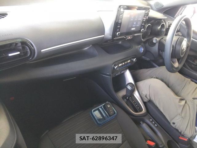 Toyota YARIS 2021-08 8361346-2