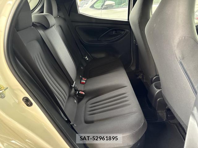 Toyota YARIS 2023-07 8362363-11