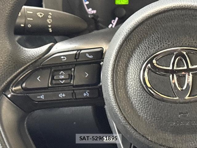 Toyota YARIS 2023-07 8362363-17