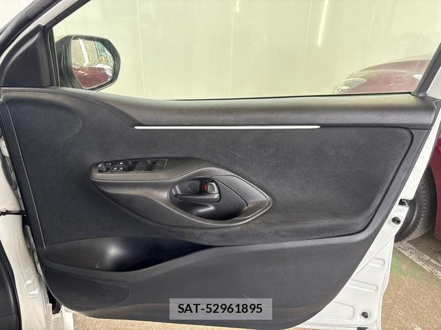 Toyota YARIS 2023-07 8362363-18