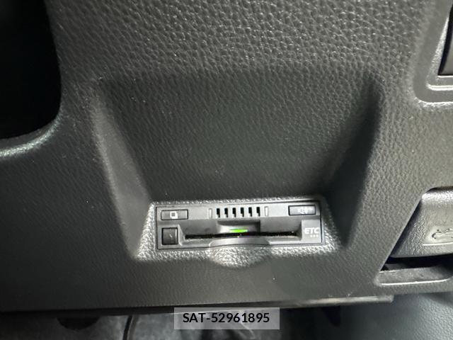 Toyota YARIS 2023-07 8362363-5