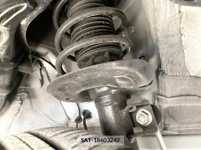 Toyota YARIS 2022-08 8363408-19