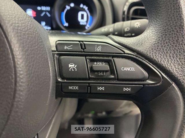 Toyota YARIS 2023-10 8363445-11