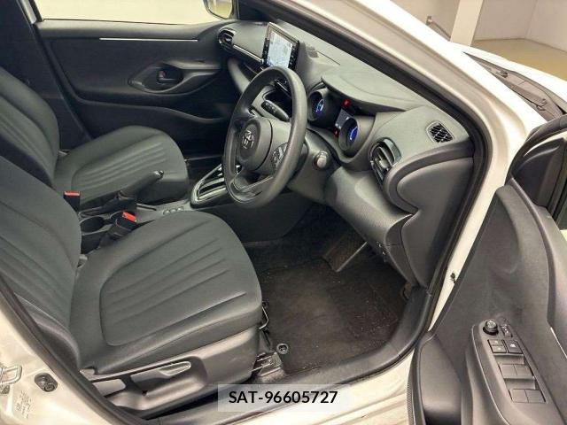 Toyota YARIS 2023-10 8363445-5