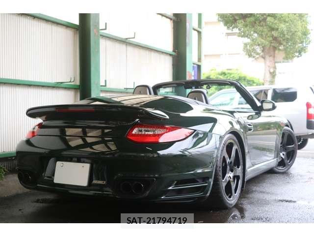 Porsche 911 2010-04 8372454-1