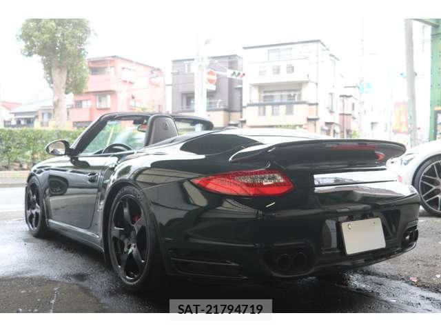 Porsche 911 2010-04 8372454-11