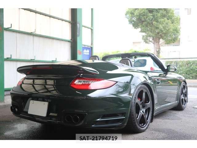 Porsche 911 2010-04 8372454-12