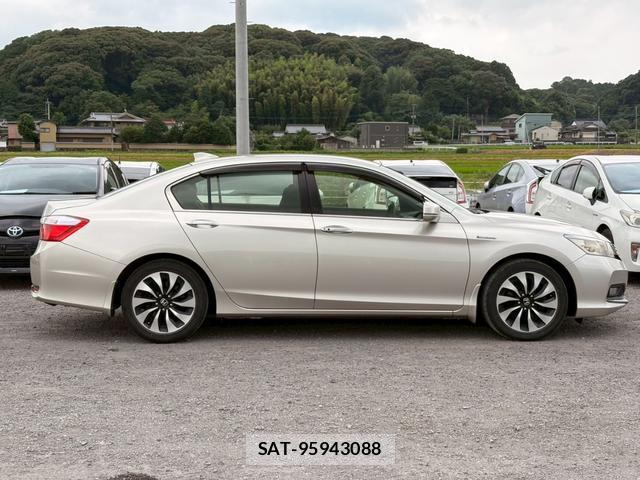 Honda ACCORD HYBRID 2013-06 8372639-10