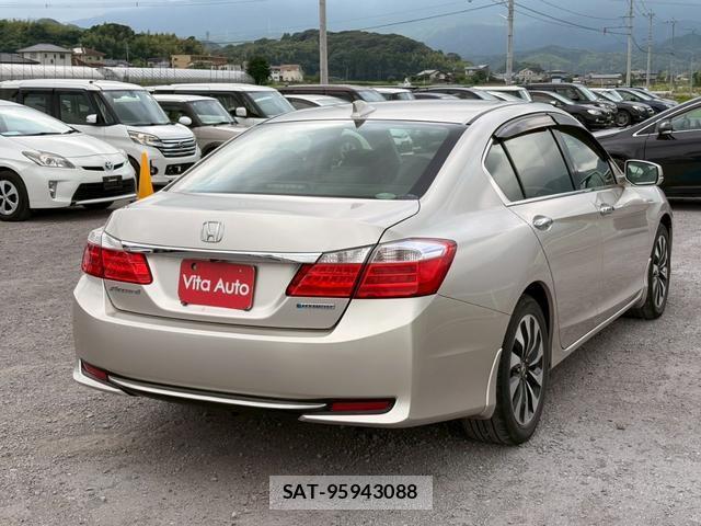 Honda ACCORD HYBRID 2013-06 8372639-14
