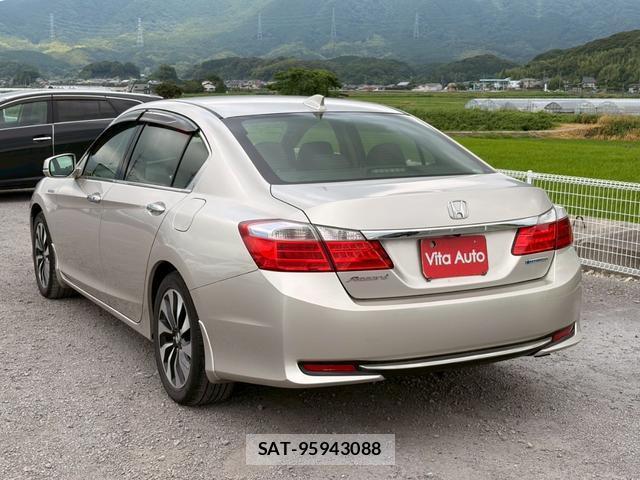 Honda ACCORD HYBRID 2013-06 8372639-18