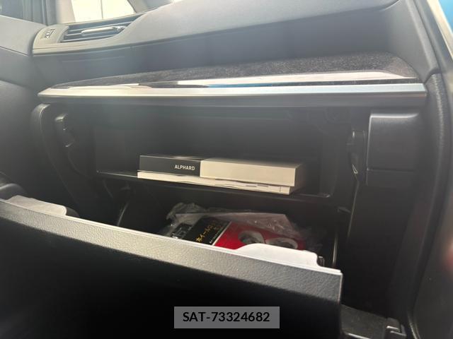 Toyota ALPHARD 2021-08 8373999-9