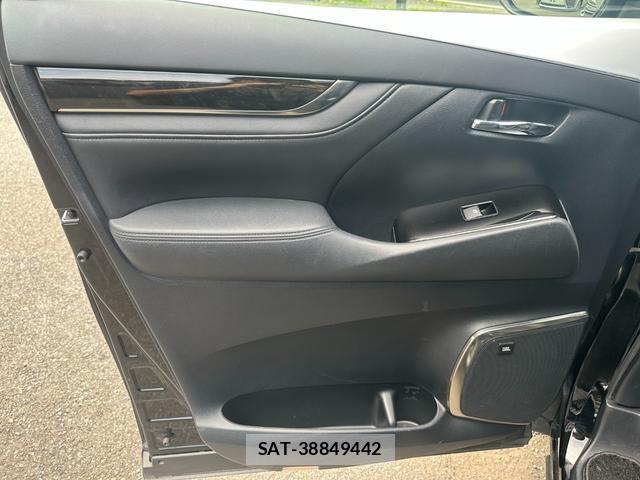 Toyota ALPHARD 2017-07 8374000-19