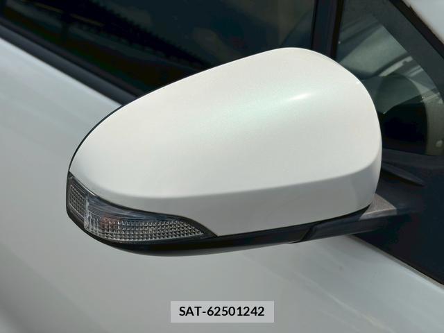 Toyota AQUA 2015-06 8372620-14