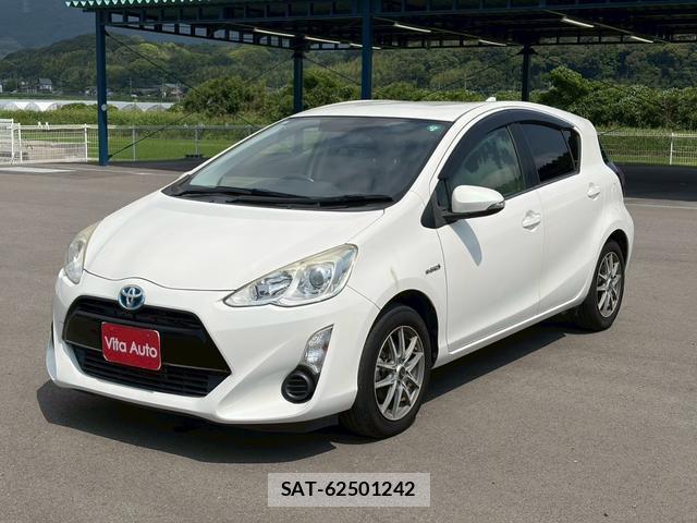 Toyota AQUA 2015-06 8372620-15