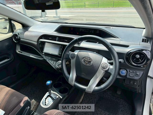 Toyota AQUA 2015-06 8372620-18