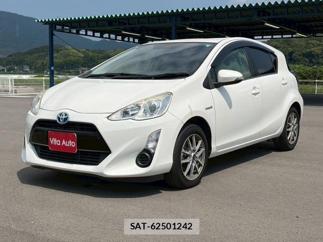 Toyota AQUA 2015-06 8372620-9