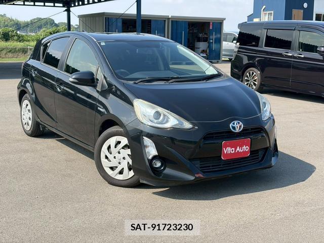 Toyota AQUA 2016-01 8372623-1