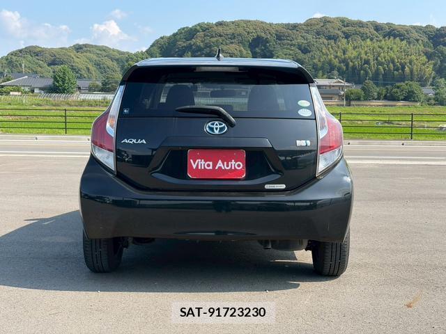 Toyota AQUA 2016-01 8372623-10