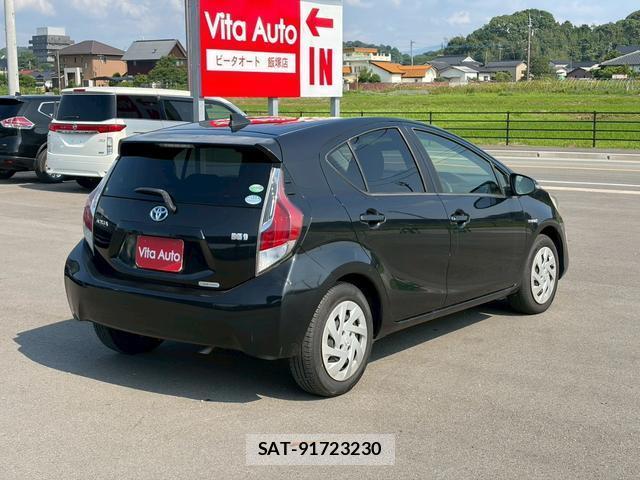 Toyota AQUA 2016-01 8372623-13
