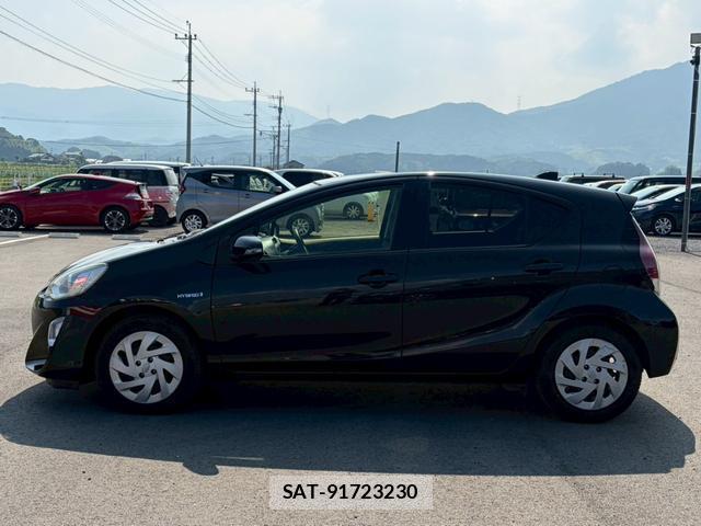 Toyota AQUA 2016-01 8372623-16