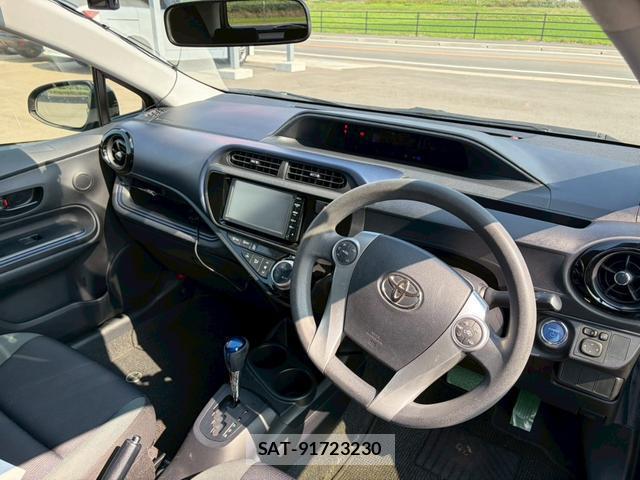 Toyota AQUA 2016-01 8372623-18