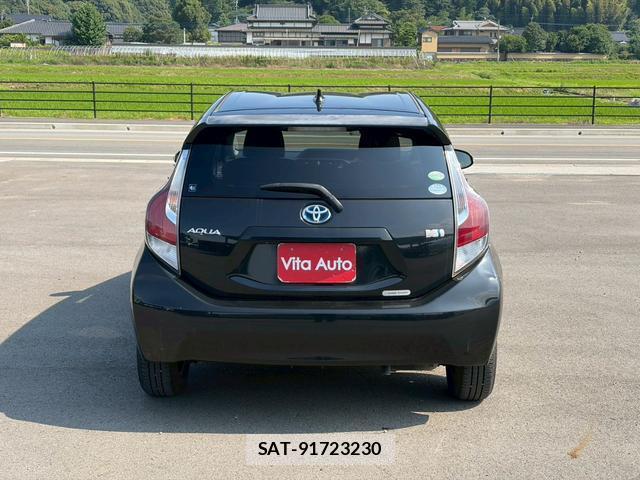 Toyota AQUA 2016-01 8372623-3
