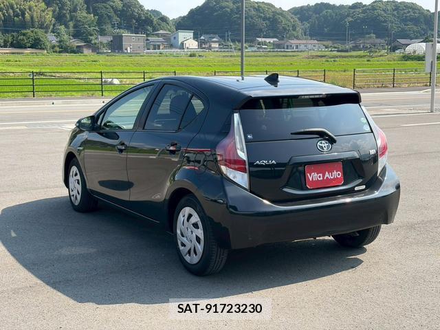 Toyota AQUA 2016-01 8372623-4