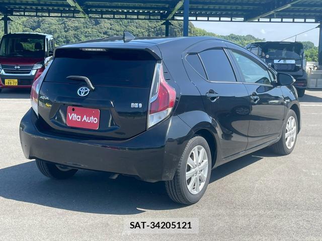 Toyota AQUA 2015-10 8372626-13