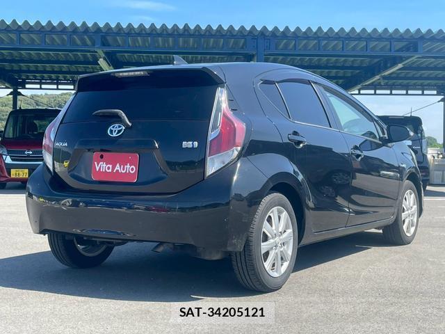 Toyota AQUA 2015-10 8372626-14