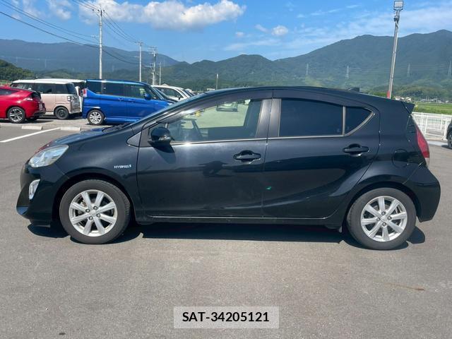 Toyota AQUA 2015-10 8372626-16