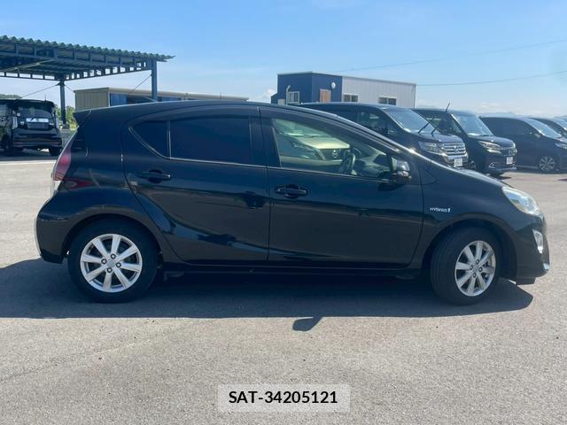 Toyota AQUA 2015-10 8372626-2