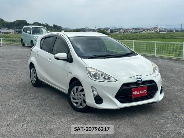 Toyota AQUA 2015-07 8372631-1