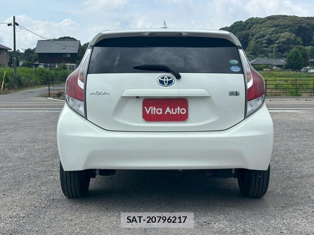 Toyota AQUA 2015-07 8372631-10