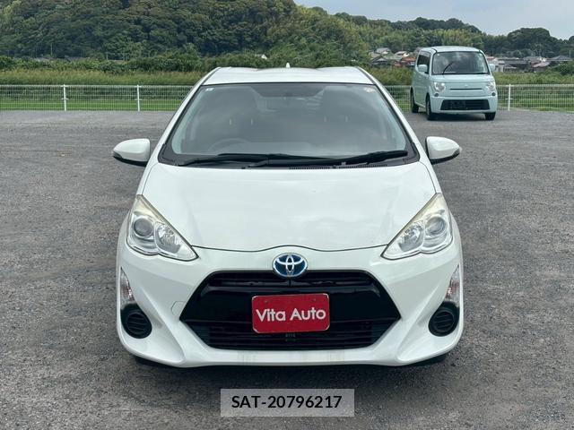 Toyota AQUA 2015-07 8372631-11