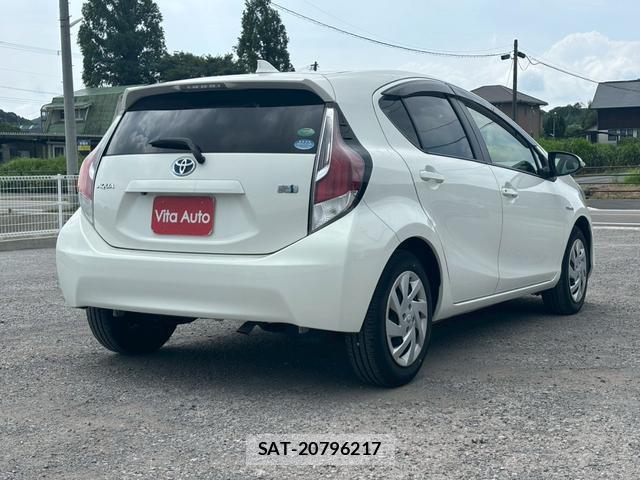 Toyota AQUA 2015-07 8372631-12