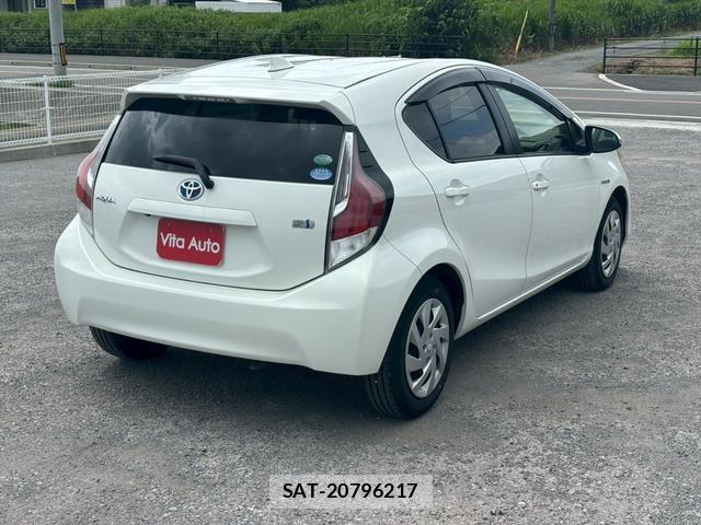 Toyota AQUA 2015-07 8372631-13