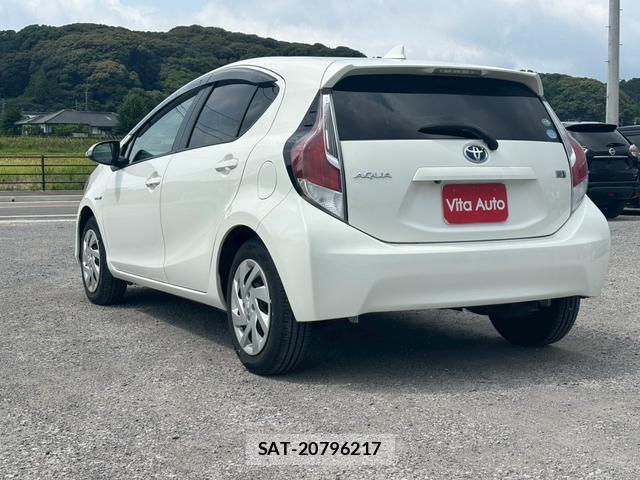 Toyota AQUA 2015-07 8372631-18