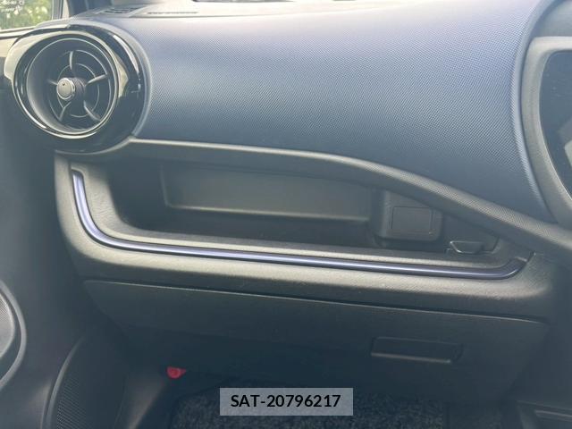 Toyota AQUA 2015-07 8372631-19