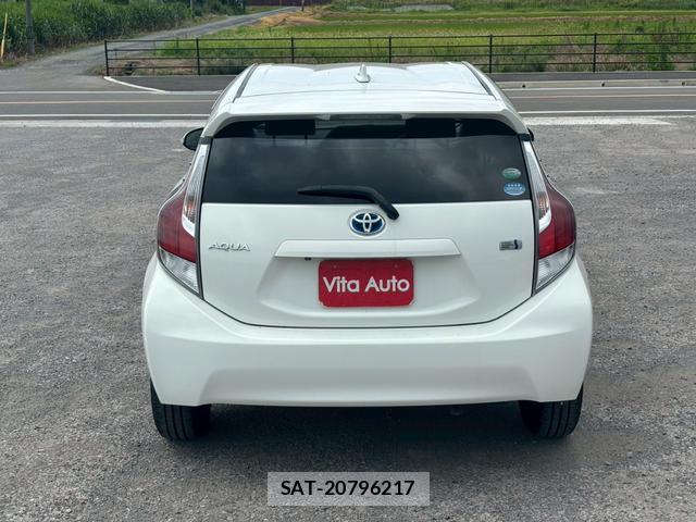 Toyota AQUA 2015-07 8372631-3