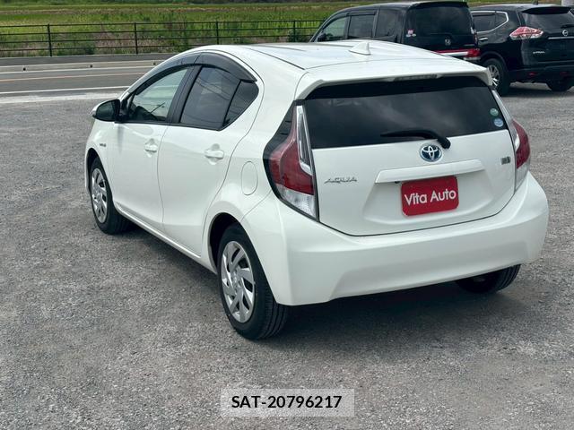 Toyota AQUA 2015-07 8372631-4