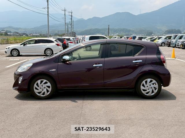 Toyota AQUA 2015-10 8372646-2
