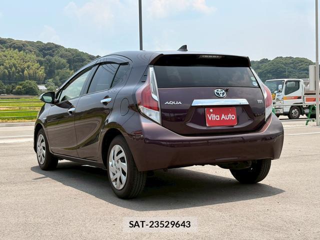 Toyota AQUA 2015-10 8372646-4