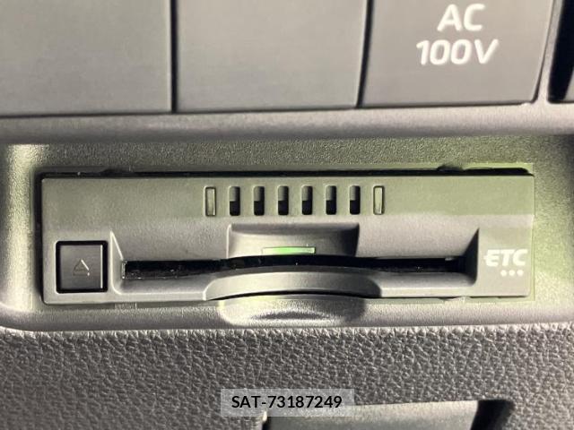 Toyota AQUA 2024-12 8372726-14