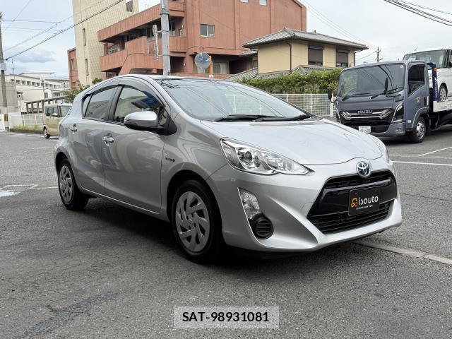 Toyota AQUA 2017-07 8372733-11