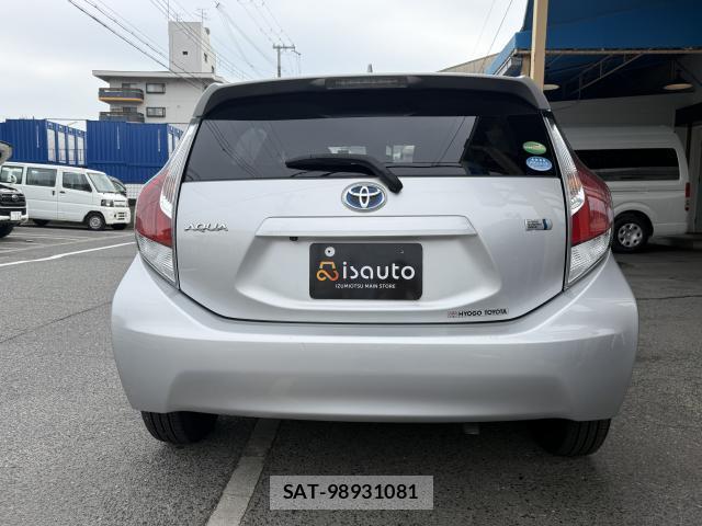 Toyota AQUA 2017-07 8372733-13
