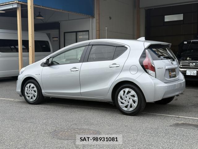 Toyota AQUA 2017-07 8372733-14