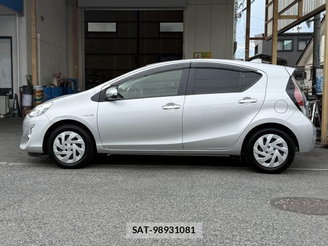Toyota AQUA 2017-07 8372733-15