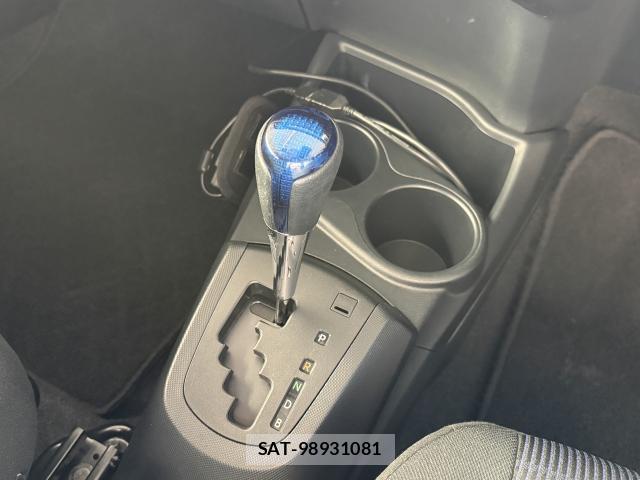 Toyota AQUA 2017-07 8372733-17