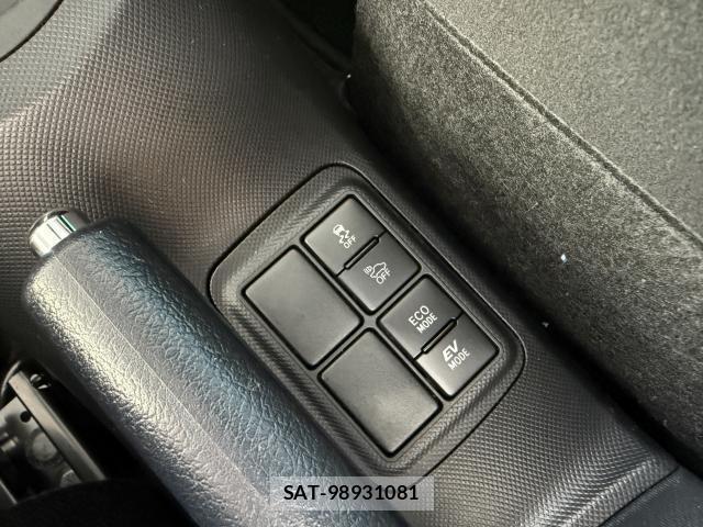 Toyota AQUA 2017-07 8372733-18