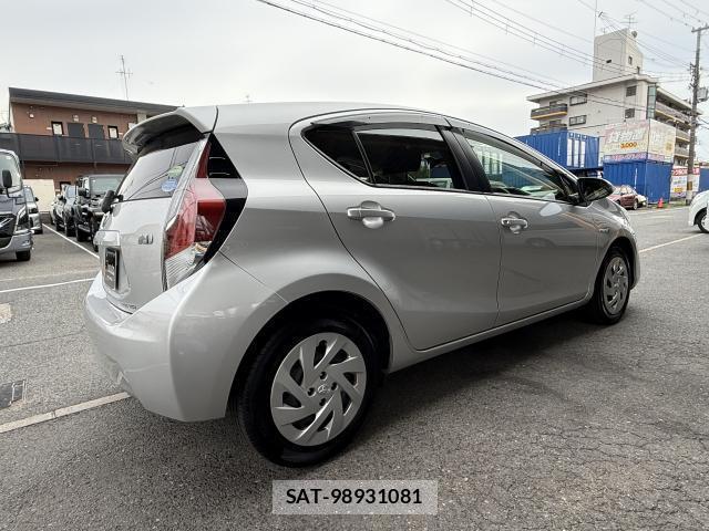 Toyota AQUA 2017-07 8372733-2
